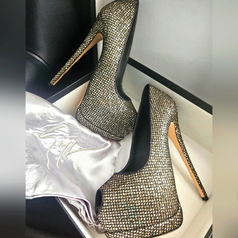 New Giuseppe Zanotti 'Sharon' Platform Peep Toe Pump Blk/ Gold Womens size 6.5
